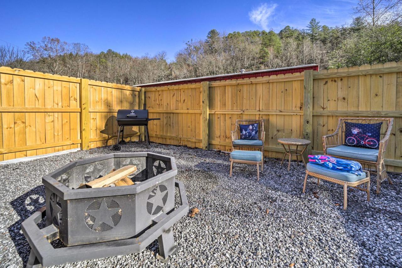 Smoky Mountain Vacation Rental With Hot Tub And Kayaks Whittier 外观 照片