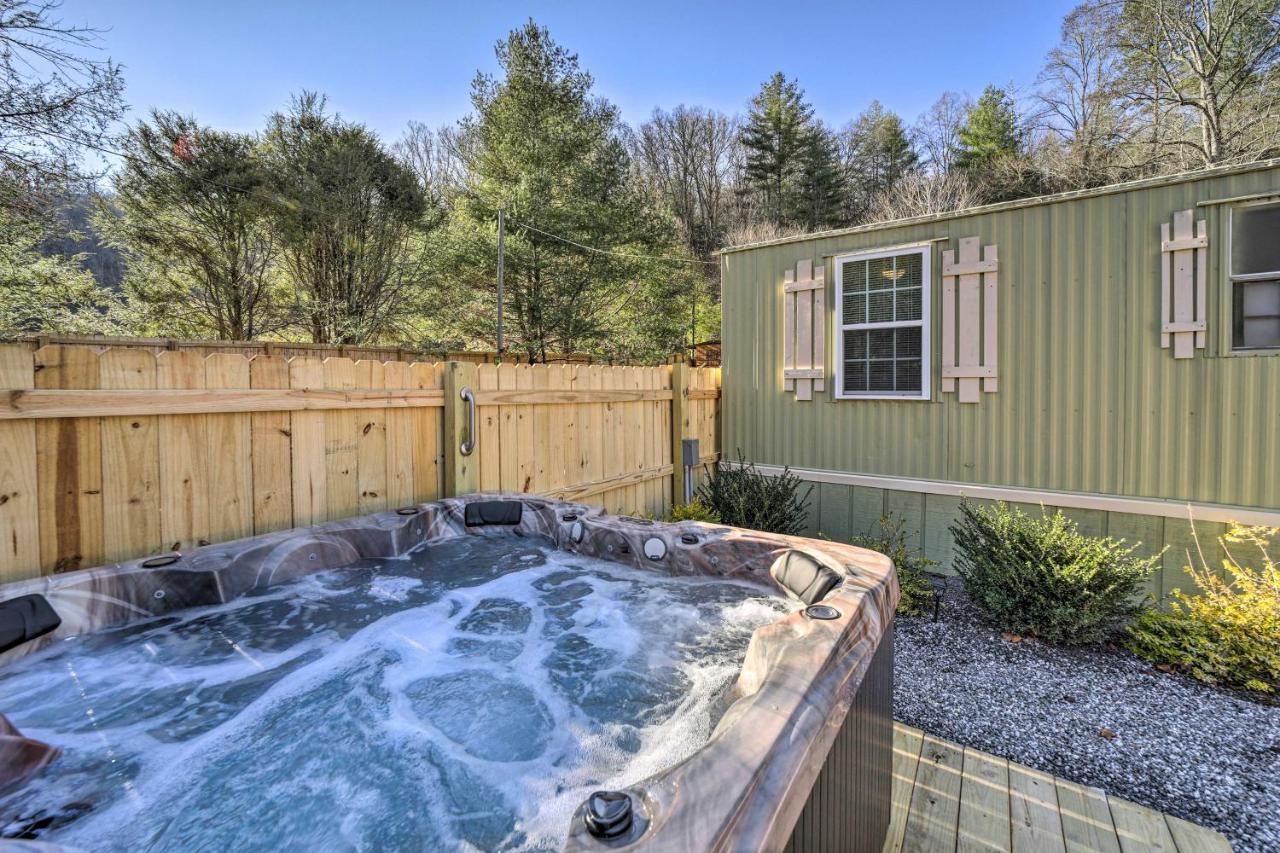 Smoky Mountain Vacation Rental With Hot Tub And Kayaks Whittier 外观 照片