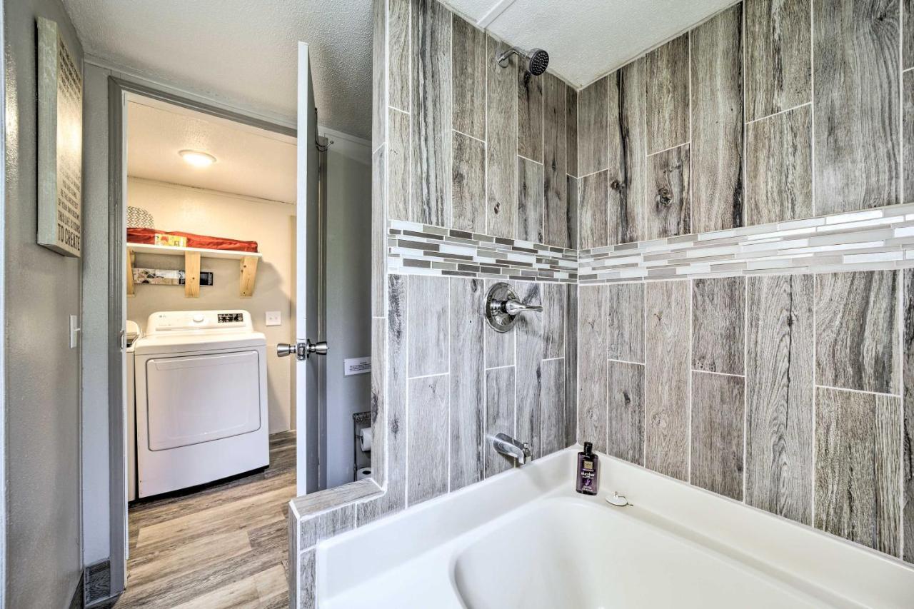 Smoky Mountain Vacation Rental With Hot Tub And Kayaks Whittier 外观 照片